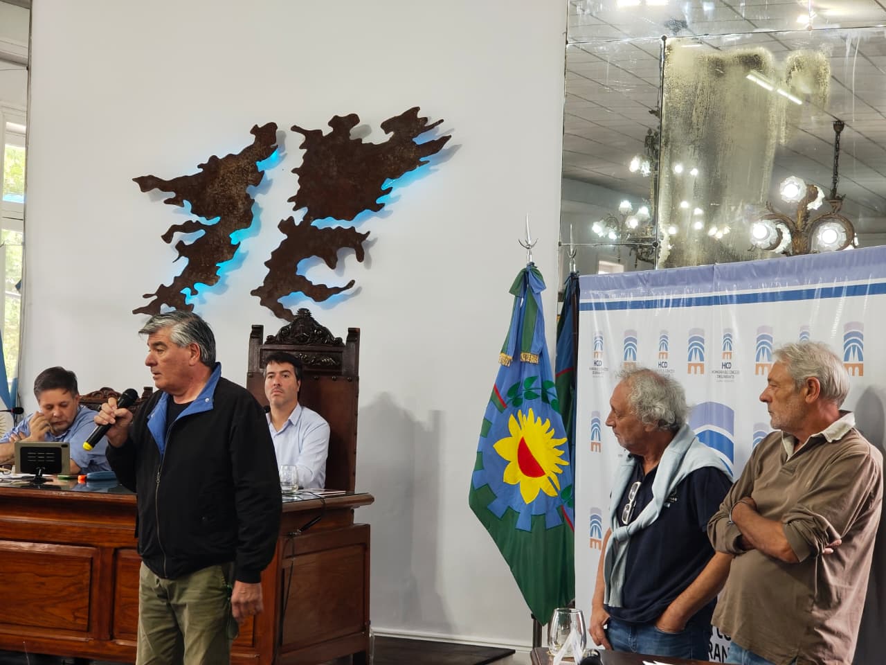 Imagen principal de El HCD expresó enérgico repudio a las declaraciones efectuadas por el Ministro de Defensa de la Nación, Carlos Presti