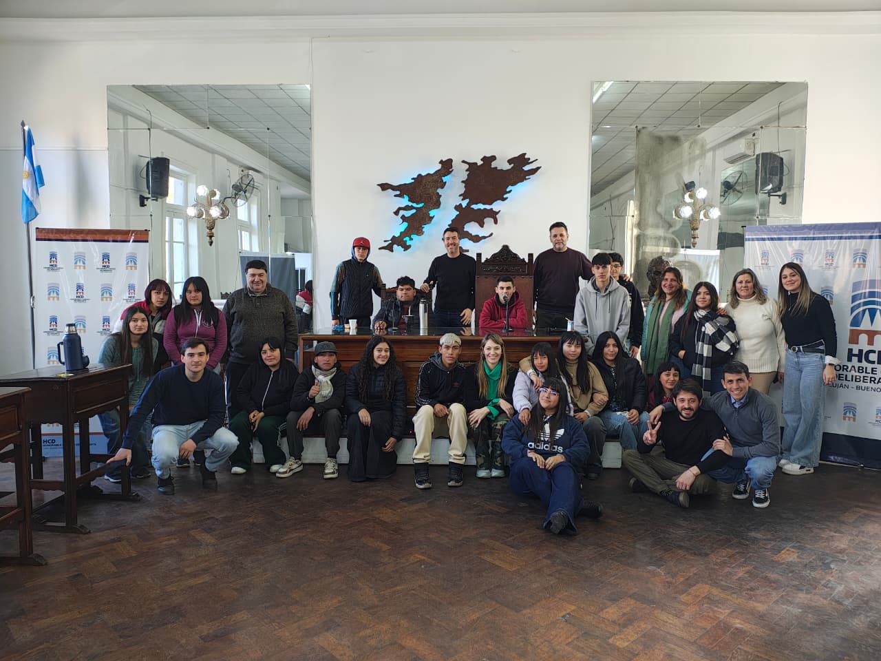 Imagen principal de La escuela secundaria N° 11 visitó el HCD en el marco de la organización del Parlamento Juvenil Bonaerense