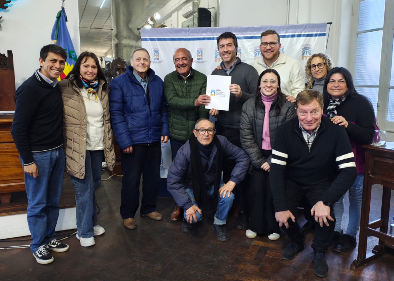 Imagen principal de El Concejo declaró de Interés Social y Educativo el documental "El Ateneo: Había una vez un club..."